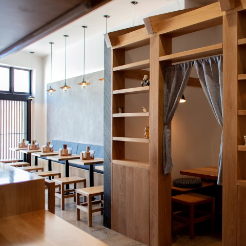 OUR 9 FAVORITE SPOTS TO EAT IN THE NEW 'HOOD (SO FAR...)