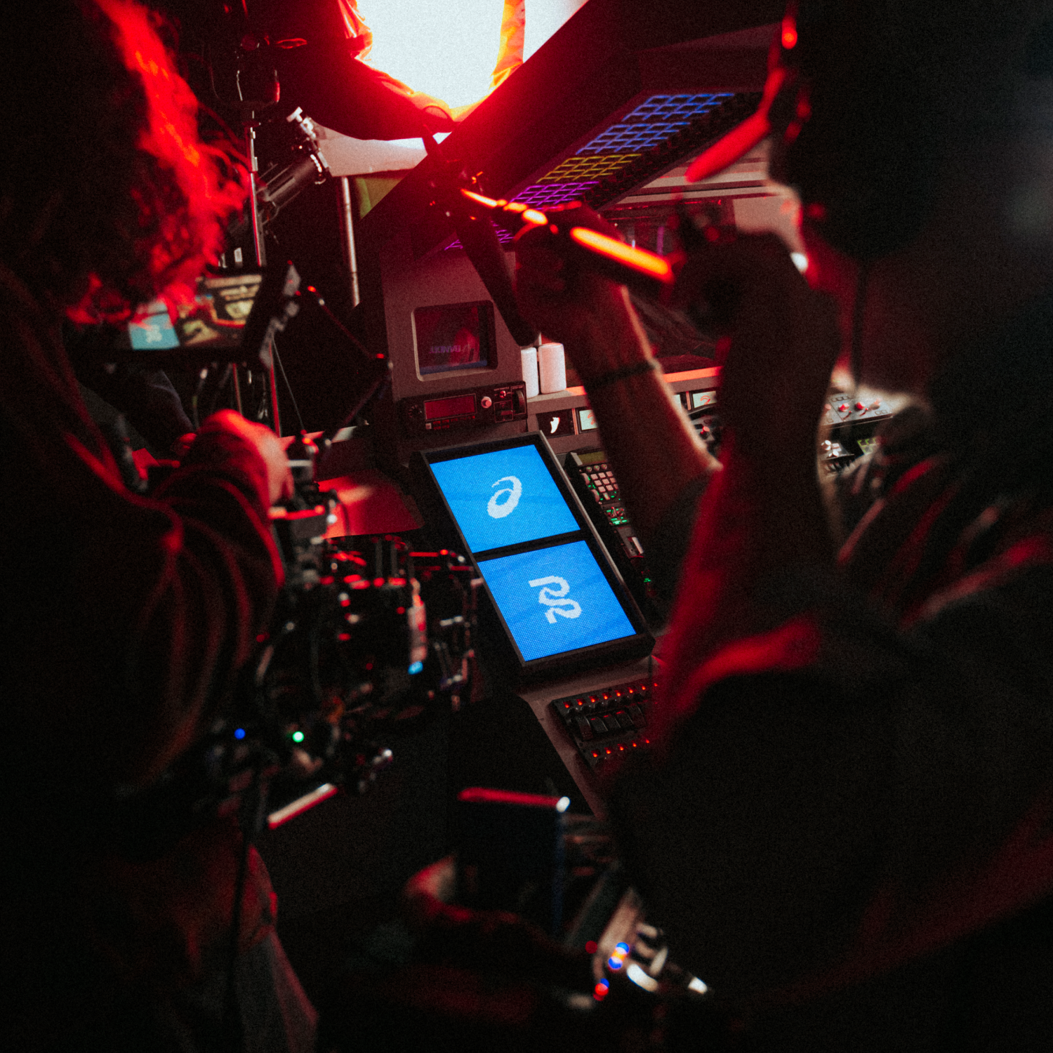 BEHIND THE SCENES OF THE CAMPAIGN PRODUCTION